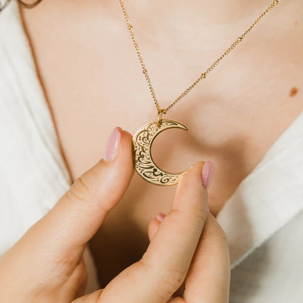 Collier croissant de Lune "Avec la difficulté vient la facilité"
